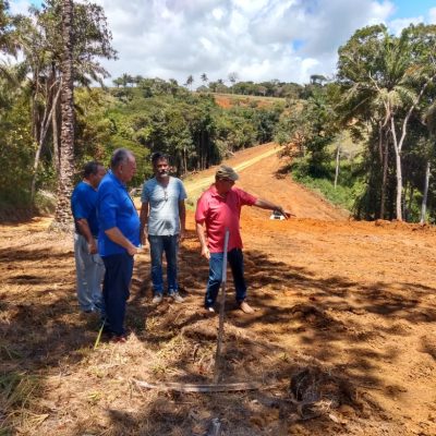 Prefeito visita obras do novo  acesso às praias de Itacaré