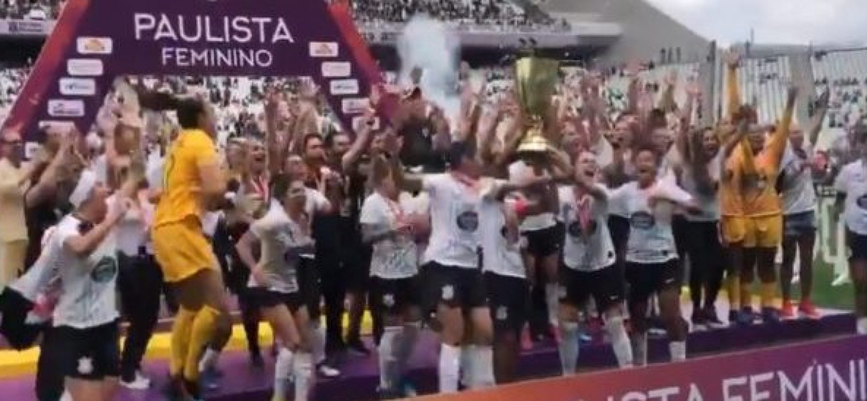 Time feminino do Corinthians encerra temporada histórica