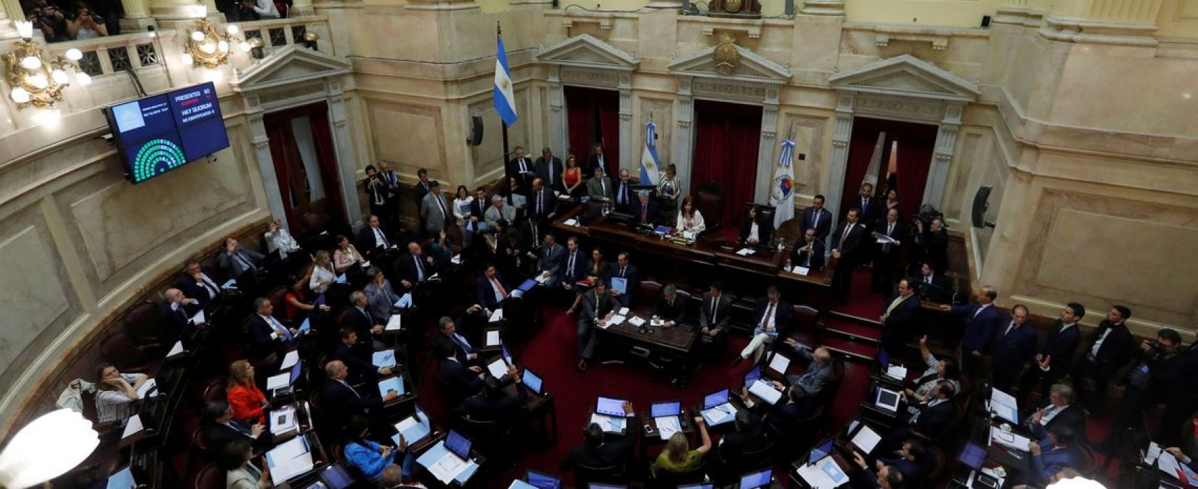 Senado argentino aprova lei de emergência econômica