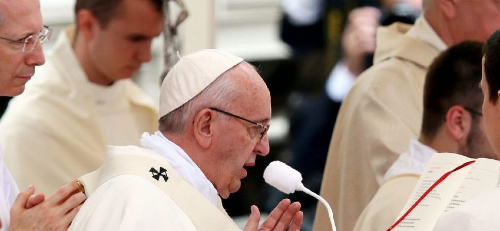 Celibato: Bento XVI rejeita “duas vocações ao mesmo tempo”