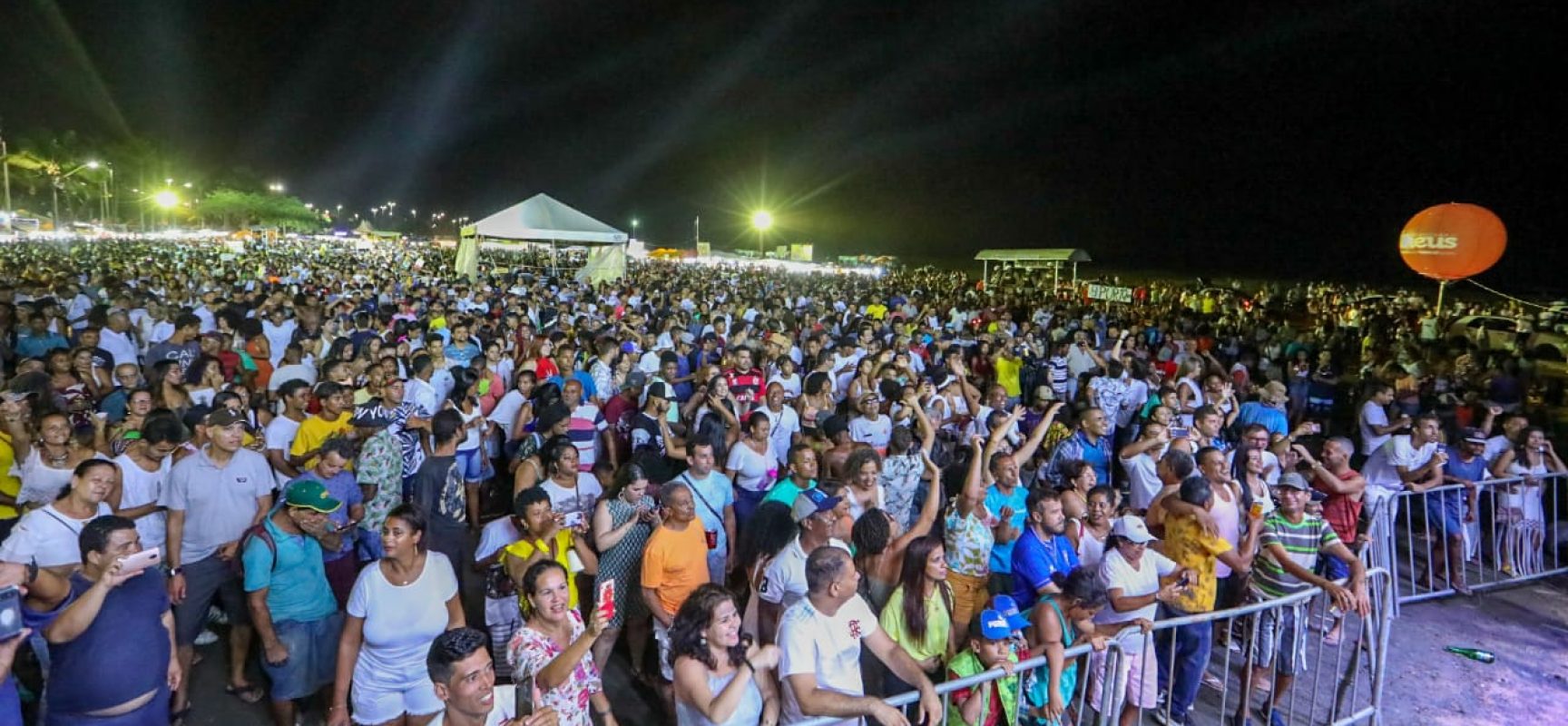 Grandes shows, pirotecnia e homenagem marcam virada do ano em Ilhéus