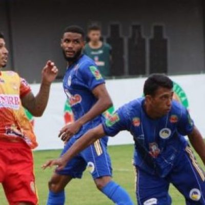JACUIPENSE GOLEIA O BAHIA DE FEIRA E ASSUME LIDERANÇA