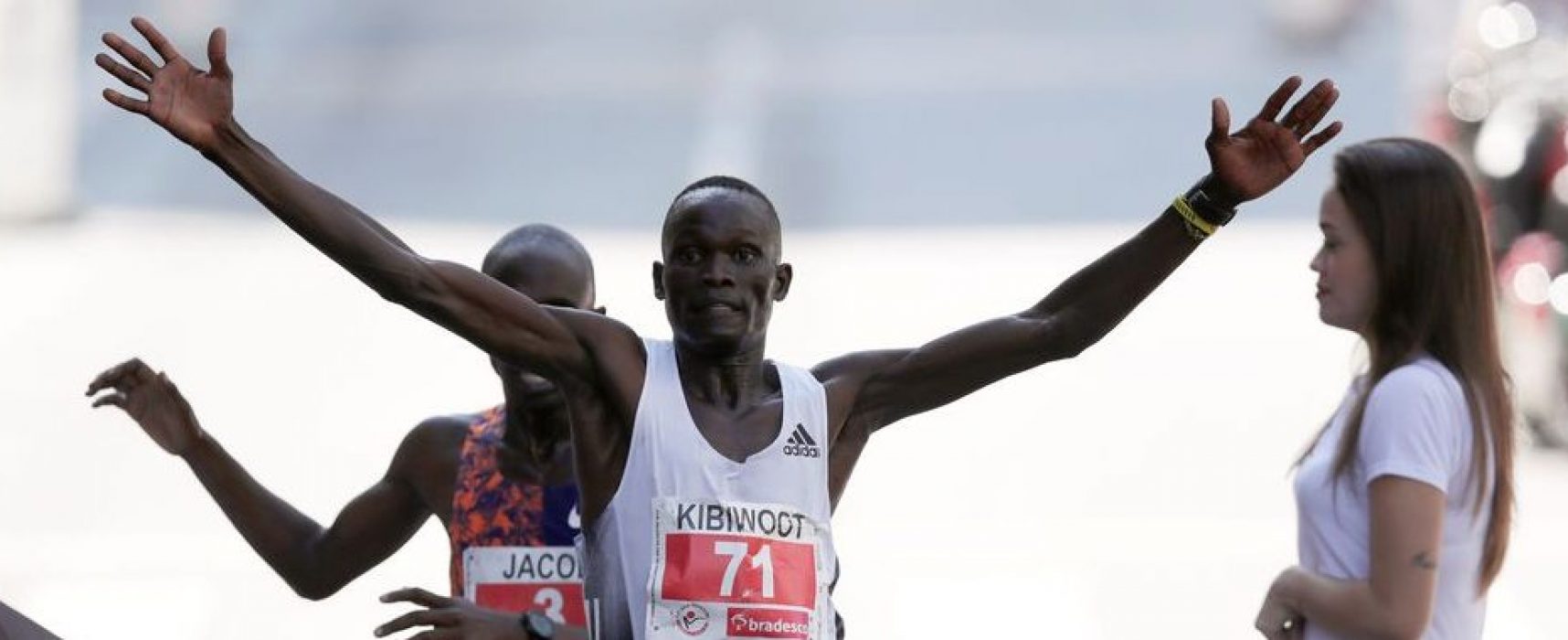 Queniano vence São Silvestre com ultrapassagem nos últimos segundos