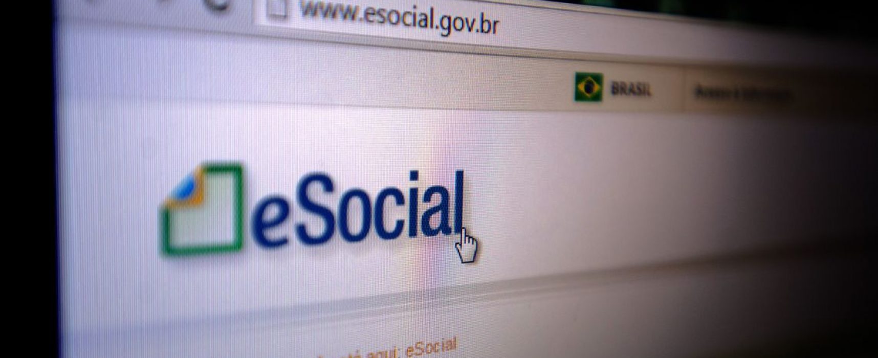 Veja como atualizar o eSocial com novo valor do salário mínimo