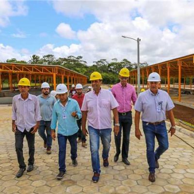 Comitiva visita obras da estação de tratamento de esgoto da Zona Sul