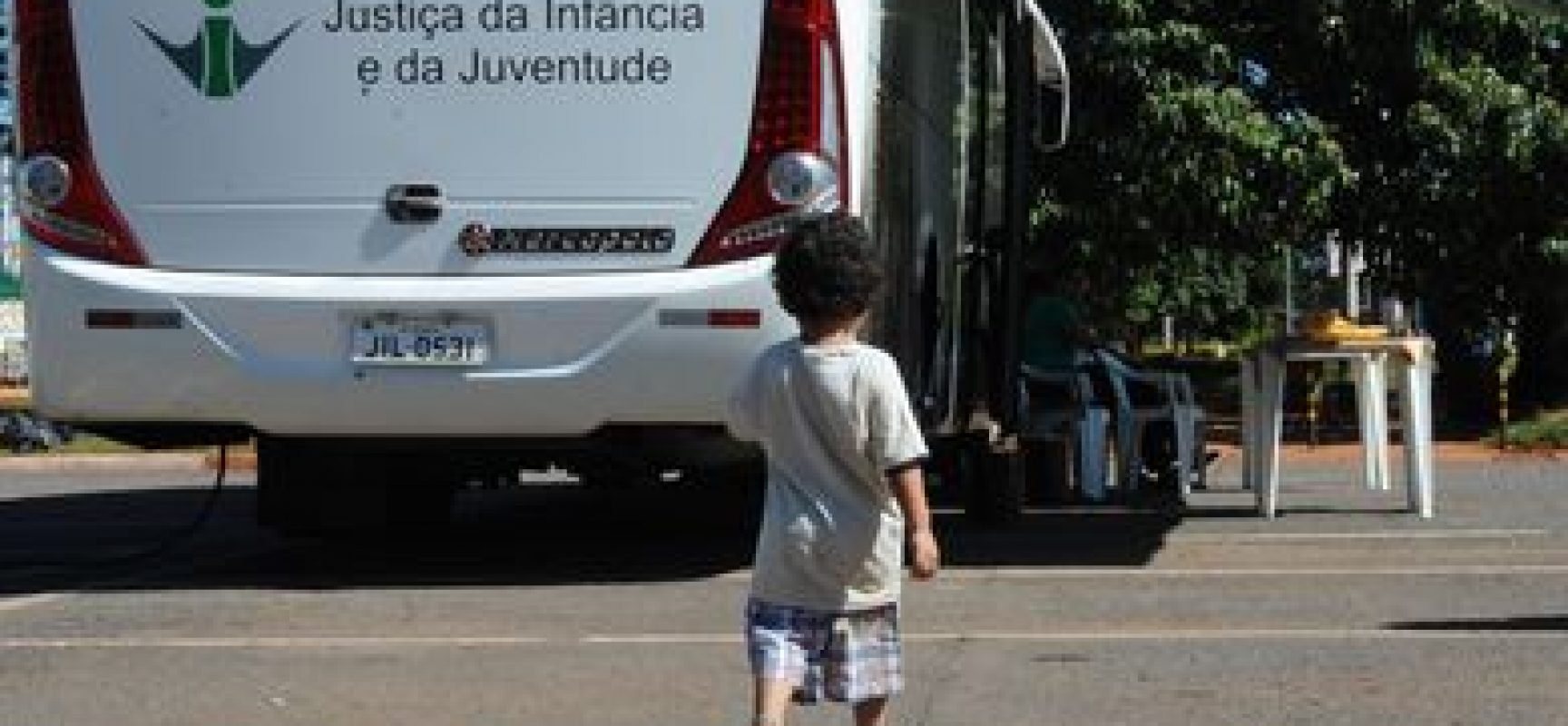 Como é o processo de adoção no país