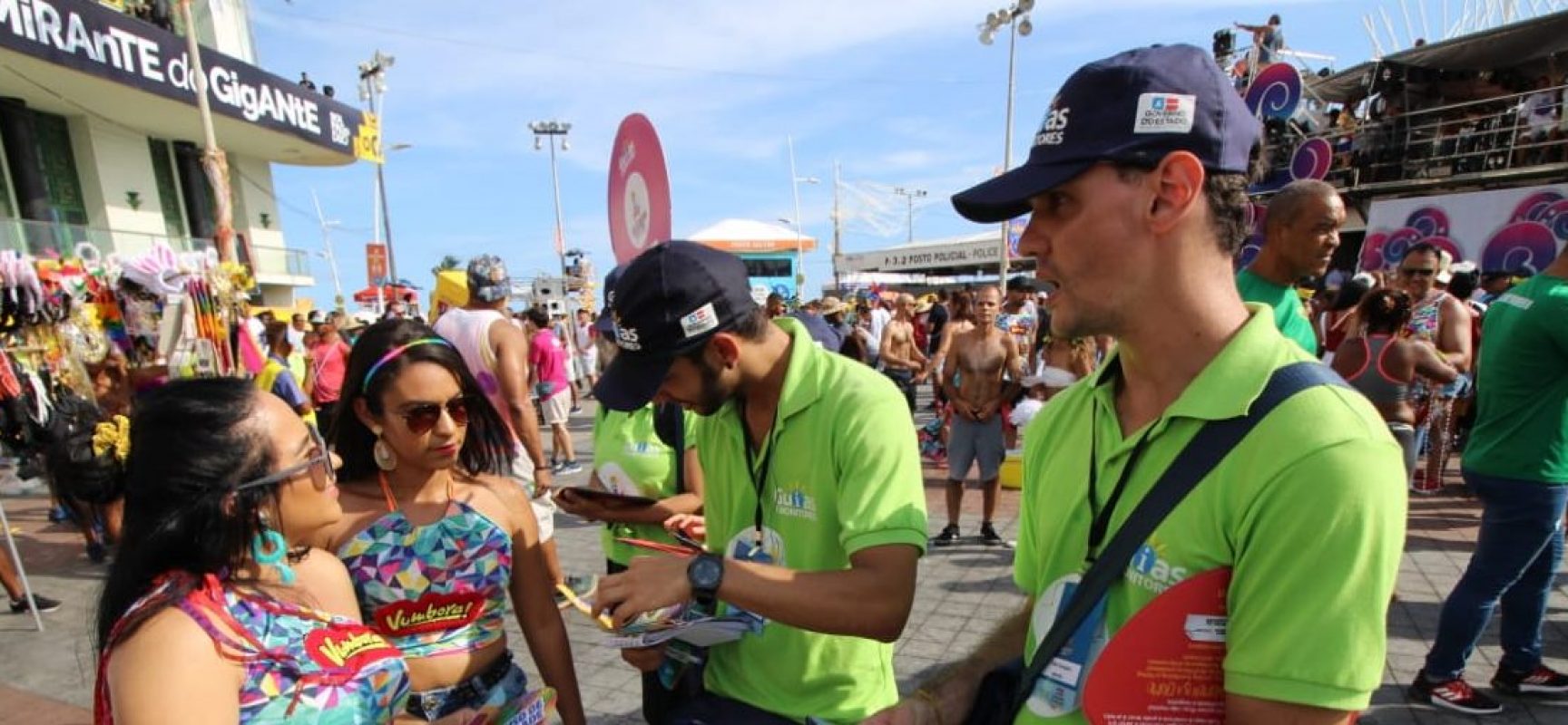 Grupos de Guias e Monitores orientam turistas nos circuitos do Carnaval de Salvador