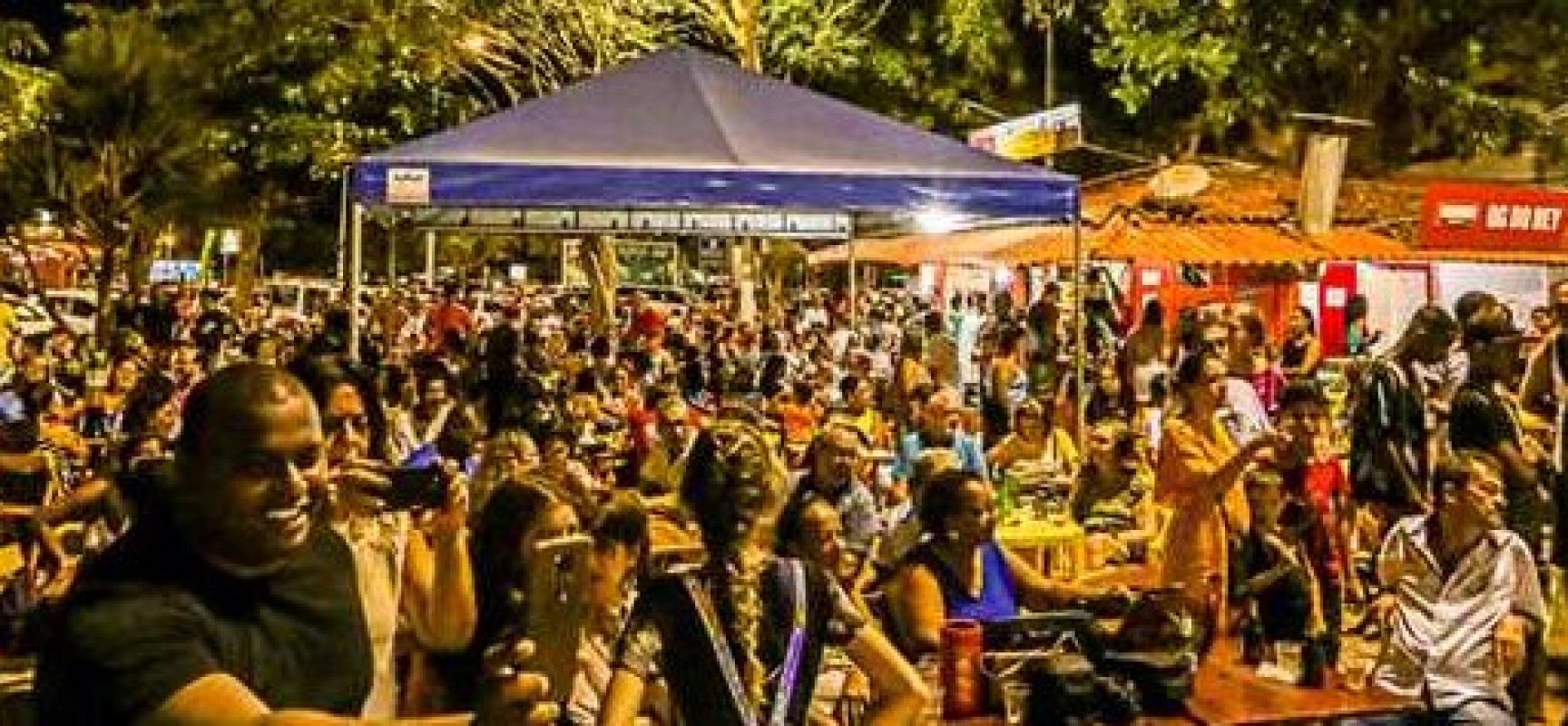 Praça Castro Alves entra em clima de festa com marchinhas de carnaval