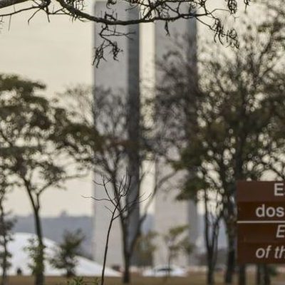 Reforma administrativa pretende revisar salários e número de carreiras