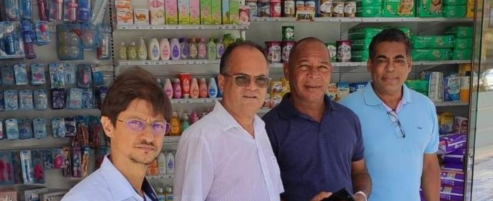 Comissões da Câmara de Ilhéus fiscalizam farmácias no centro da cidade