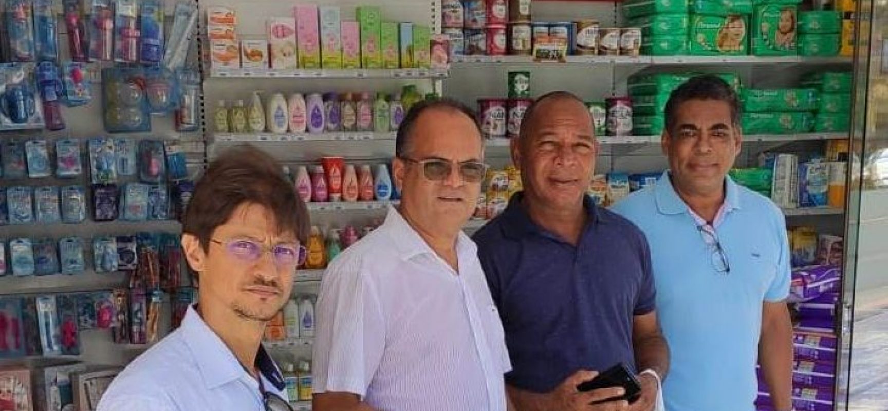 Comissões da Câmara de Ilhéus fiscalizam farmácias no centro da cidade