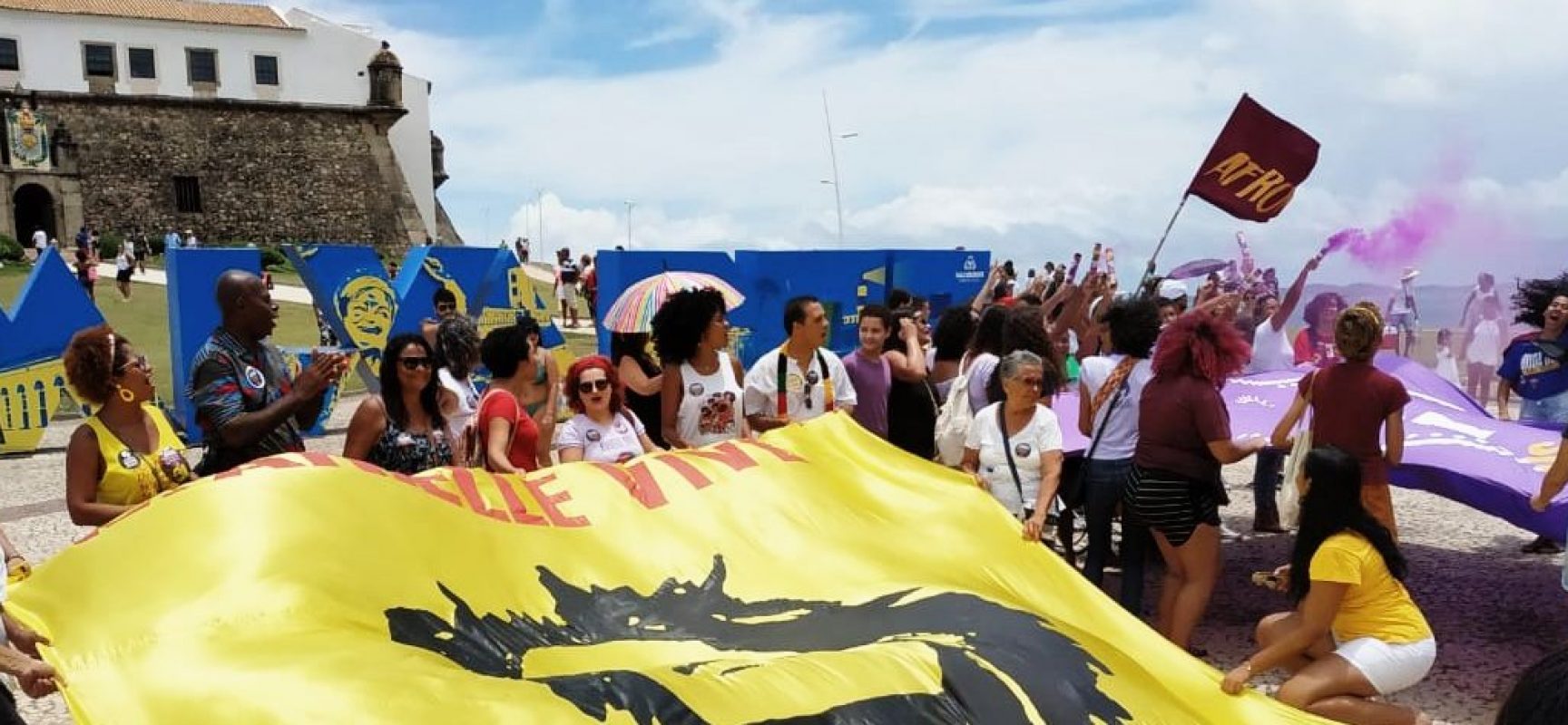 Derrotar Bolsonaro nas ruas é a grande tarefa das mulheres, afirma deputado Hilton Coelho (PSOL)