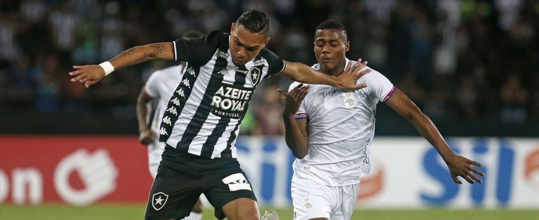 Mesmo sem Honda, Botafogo vence Paraná