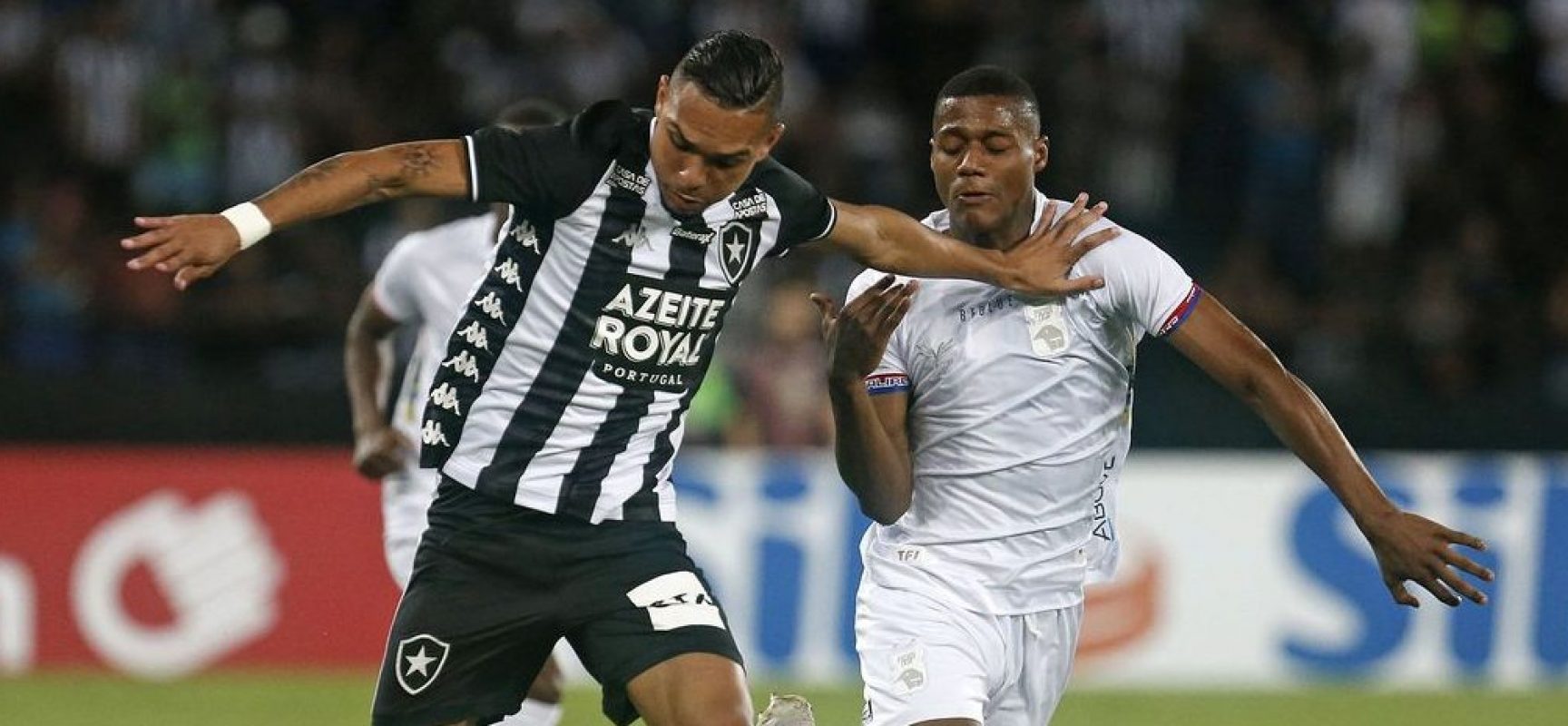 Mesmo sem Honda, Botafogo vence Paraná