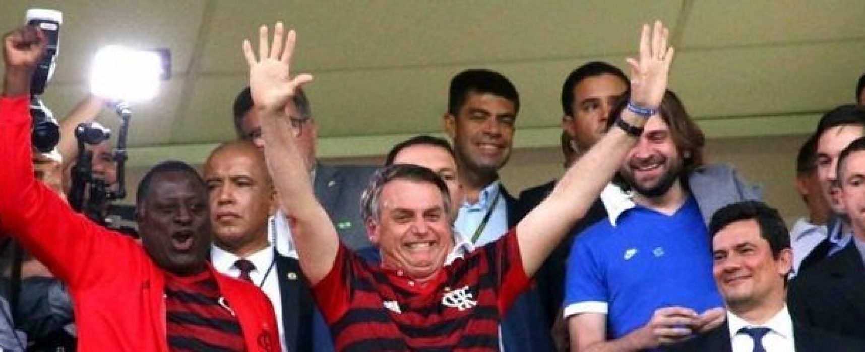 O mais forte dos aliados da CBF. Bolsonaro quer volta do futebol