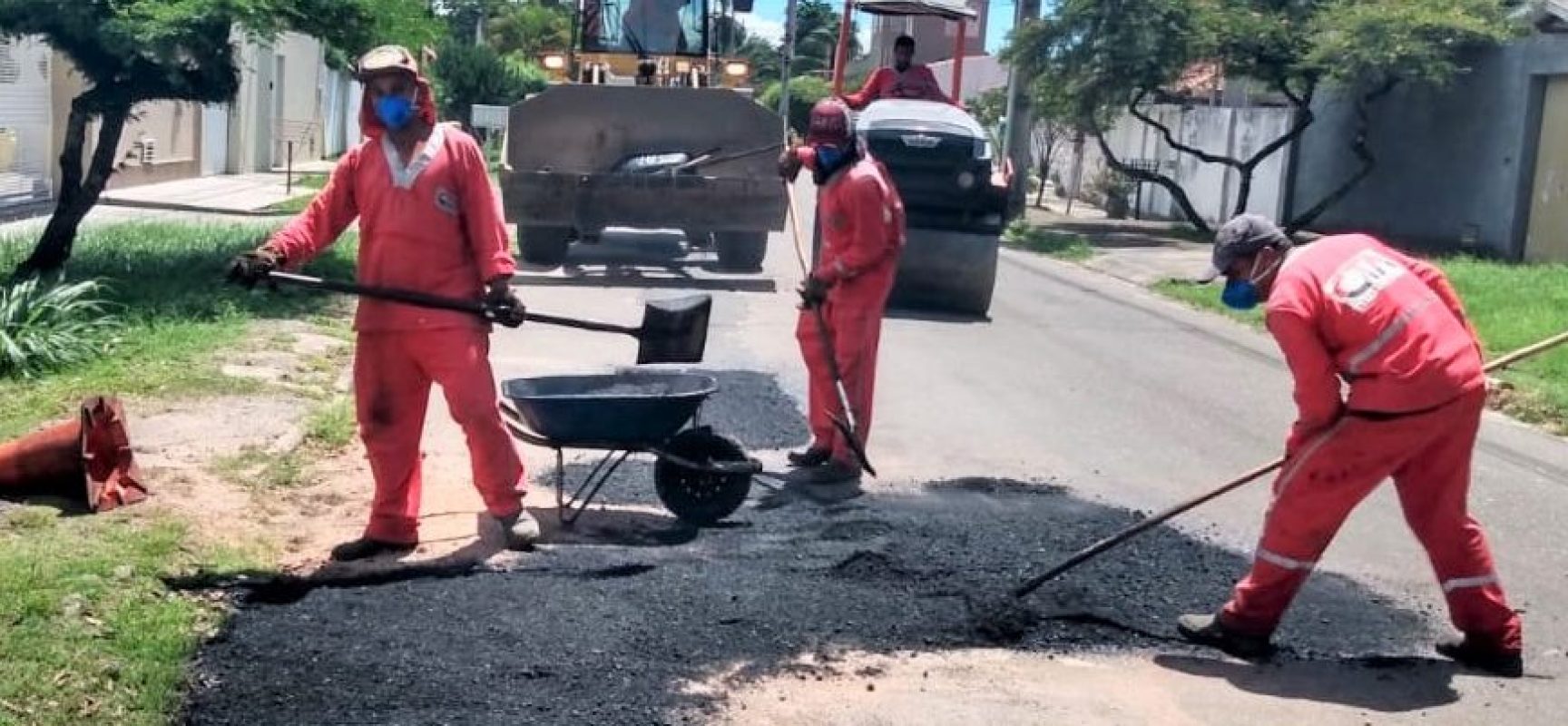 Prefeitura realiza operação tapa-buracos em diversas vias públicas de Ilhéus