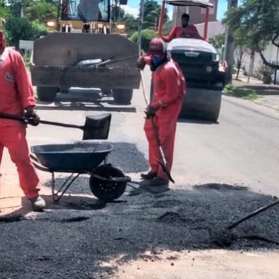 Prefeitura realiza operação tapa-buracos em diversas vias públicas de Ilhéus