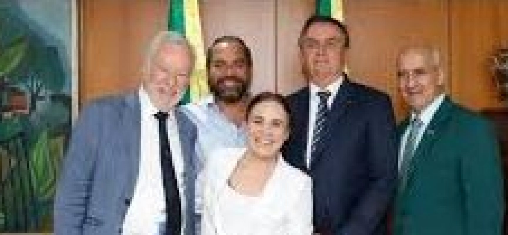 Regina Duarte e Marcelo Álvaro Antônio detalham o auxílio para o setor cultural.