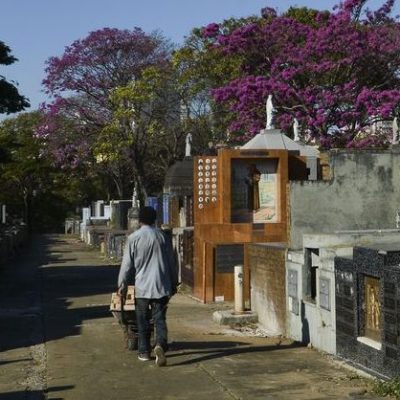 Sepultamento em tempos de covid-19 exige mudança de rituais