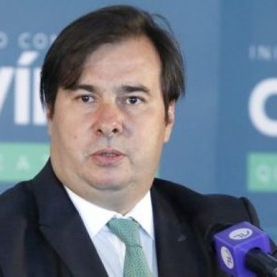 Maia defende responsabilização de plataformas digitais por divulgação de fake news