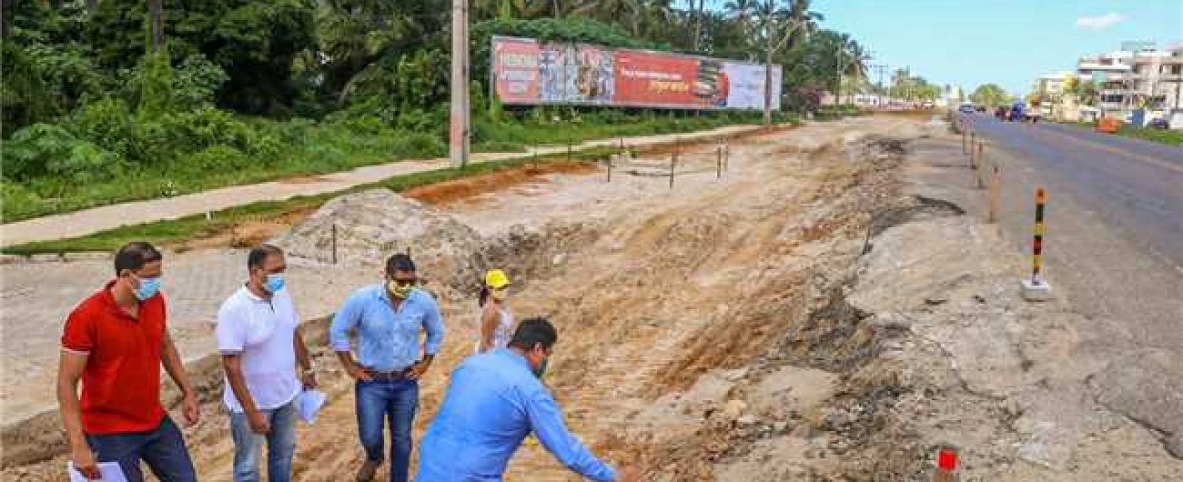 Prefeito de Ilhéus visita obra de duplicação da BA-001