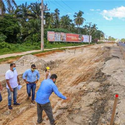 Prefeito de Ilhéus visita obra de duplicação da BA-001