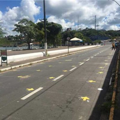 Prefeitura de Ilhéus demarca 774 locais para filas das agências Caixa e stand