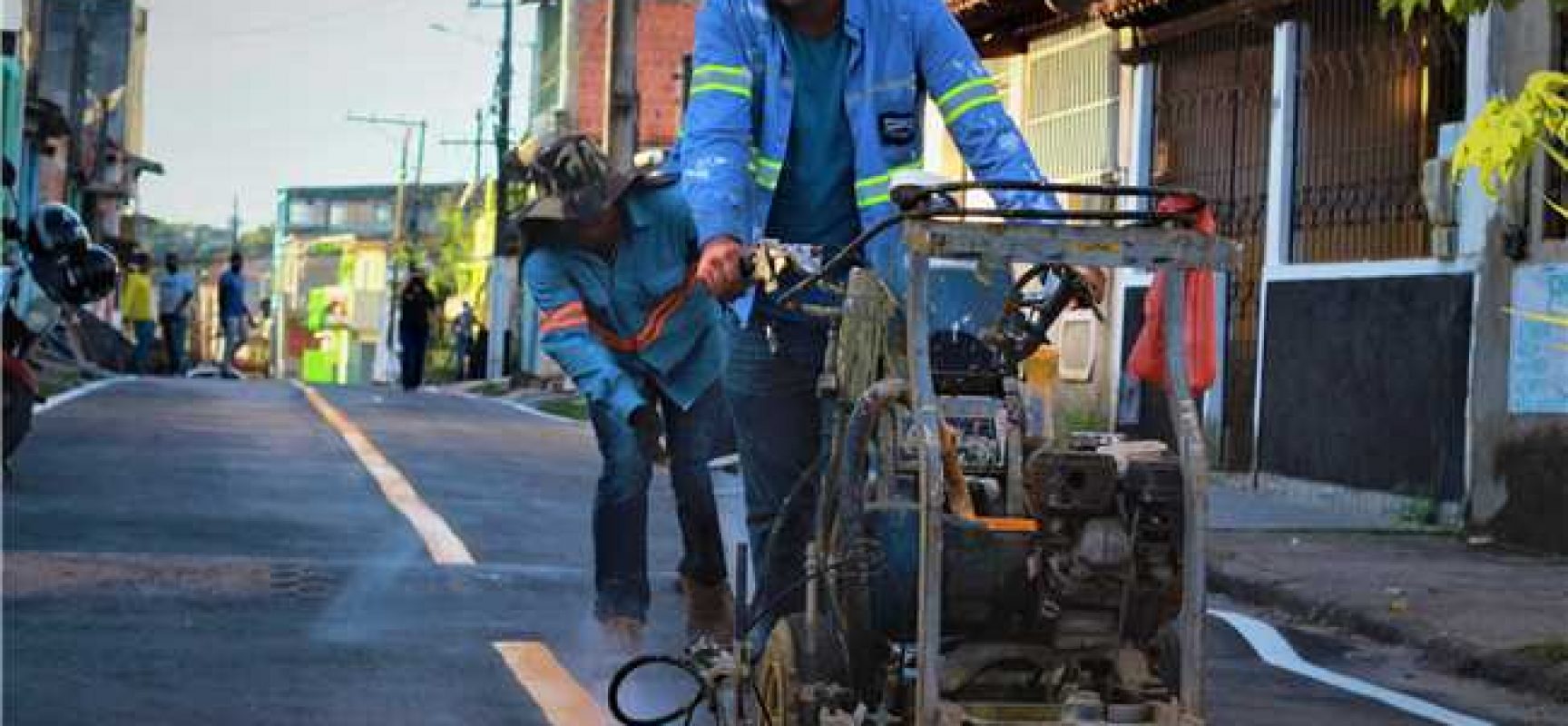 Prefeitura de Ilhéus realiza melhoria no asfalto e na sinalização de ruas do município
