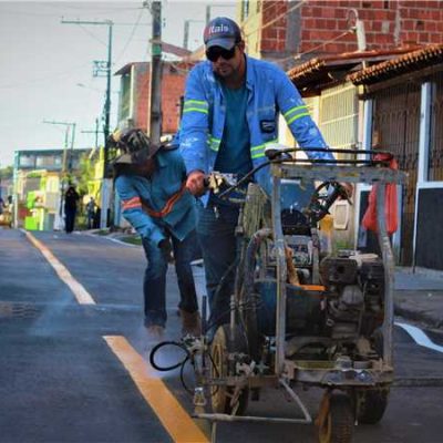 Prefeitura de Ilhéus realiza melhoria no asfalto e na sinalização de ruas do município