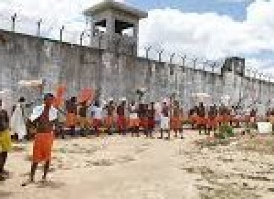 Detentos fogem de cadeia pública no Paraná