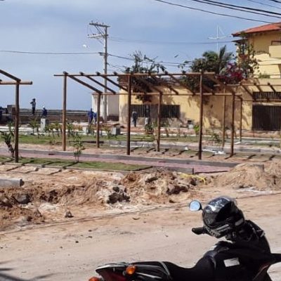 NOVA PRAÇA DE ALIMENTAÇÃO EM ILHÉUS: Mais um gol de placa do vice-presidente da Câmara, Luiz Carlos Escuta.