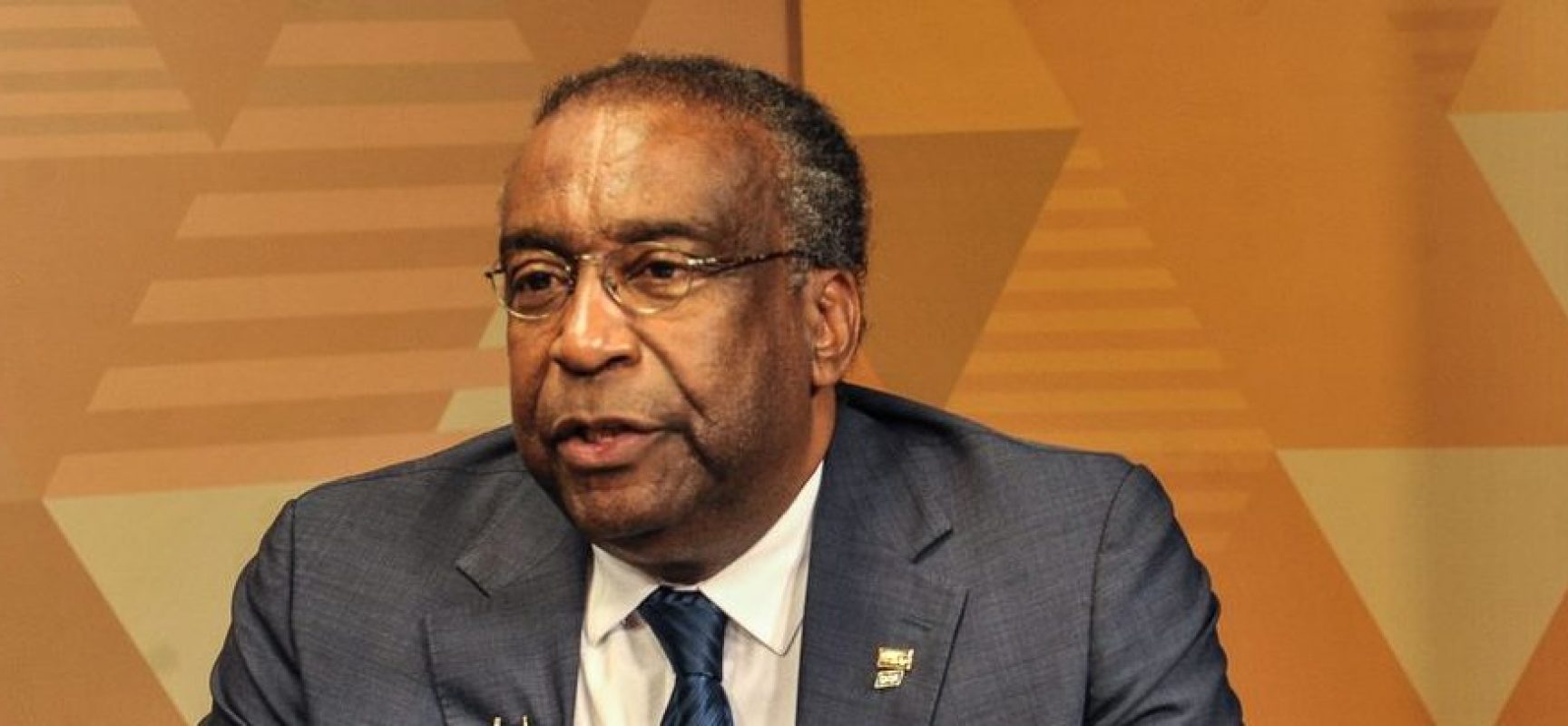 Bolsonaro anuncia Carlos Decotelli como novo ministro da Educação