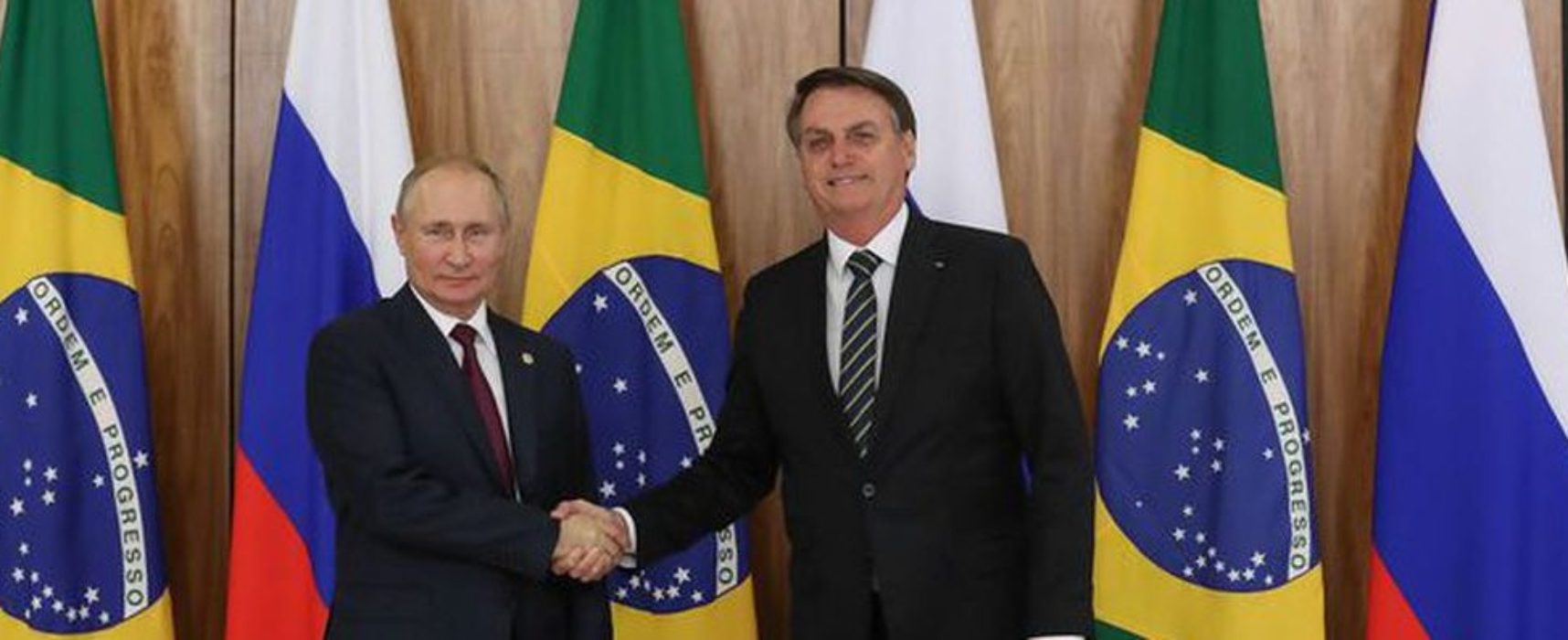 Bolsonaro conversa com Putin sobre cooperação na área de saúde