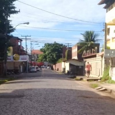 ESCUTA ILHÉUS: VICE-PRESIDENTE DA CÂMARA SOLICITA PAVIMENTAÇÃO DE TODA AVENIDA UBERLÂNDIA e travessas.