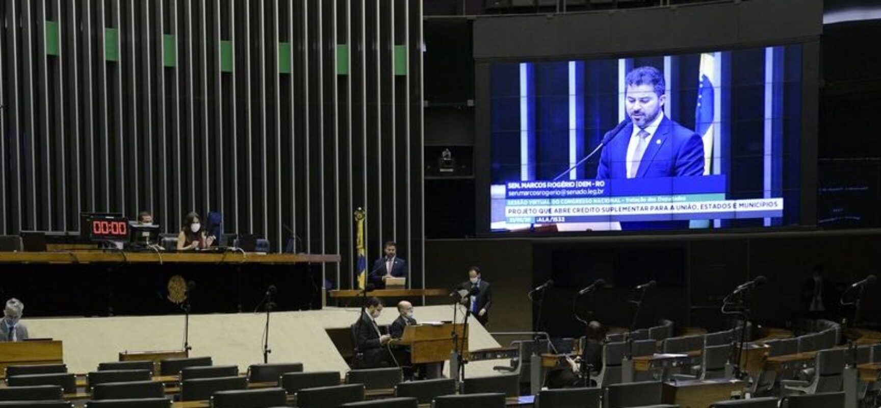 Planalto libera R$ 3 bi em obras em meio à eleição no Congresso