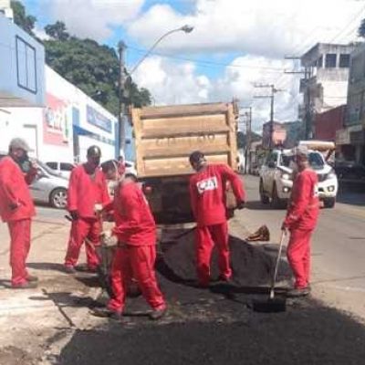 Operação tapa-buracos melhora trânsito e condições das vias em Ilhéus