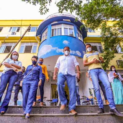 Prefeito de Ilhéus vistoria reforma do IME e da Escola Heitor Dias