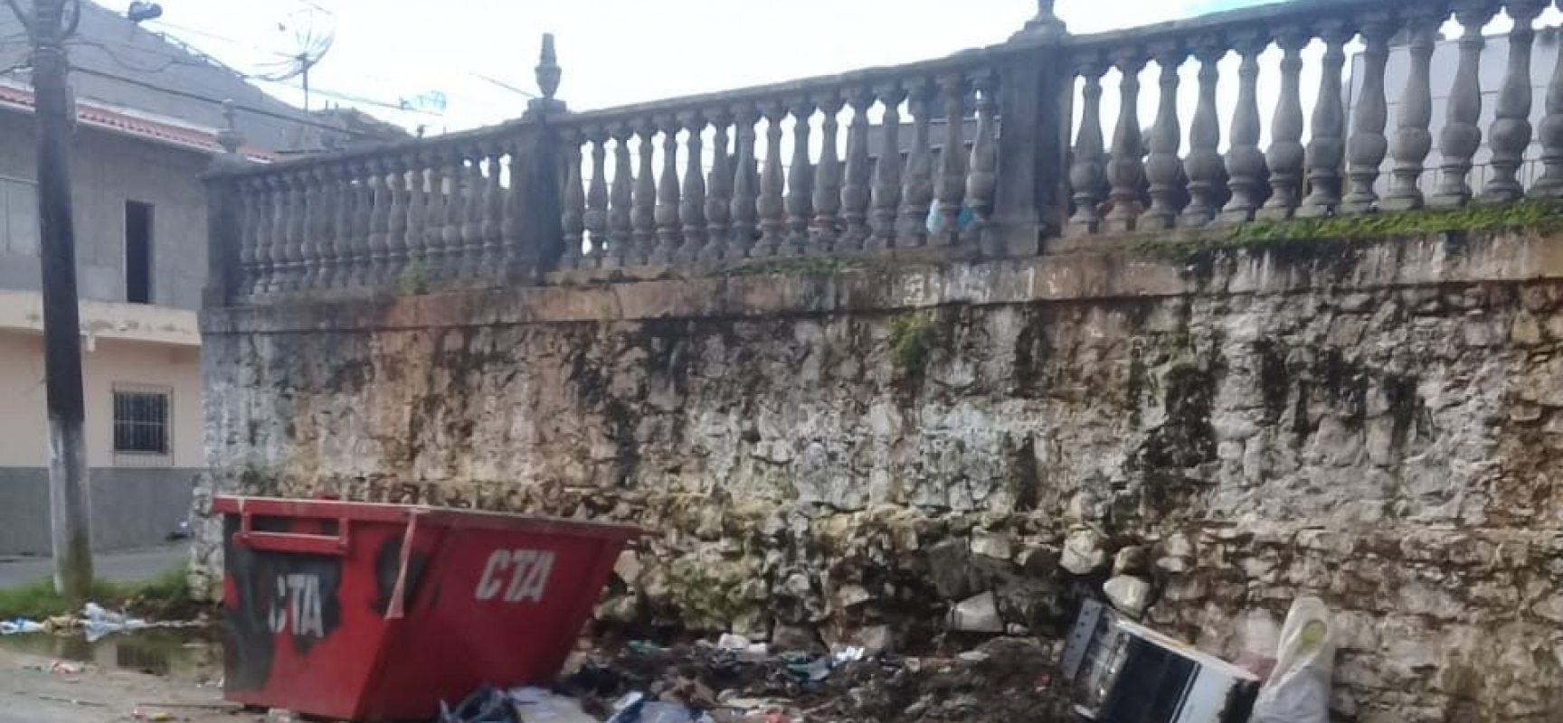 VEREADOR ESCUTA PROTOCOLA INDICAÇÃO PARA ACABAR COM LIXEIRA VICIADA EM ILHÉUS