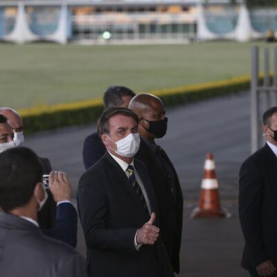 Bolsonaro defende protocolo de tratamento precoce contra covid-19