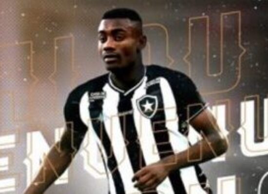 Botafogo apresenta oficialmente o atacante Salomon Kalou