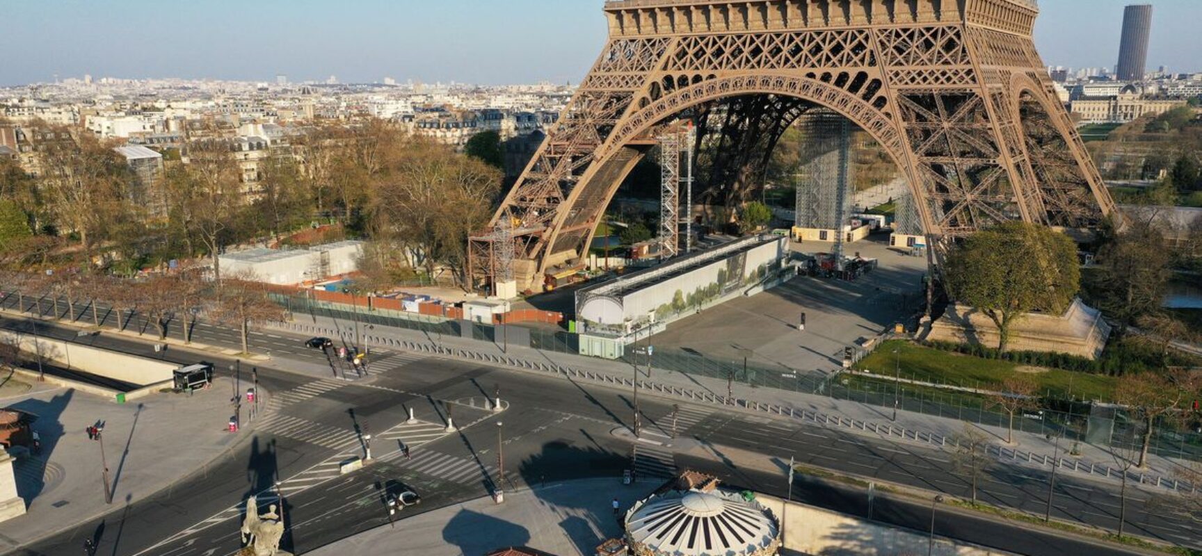 Paris obriga uso de máscaras ao ar livre em áreas movimentadas