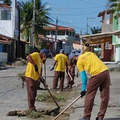 Prefeitura de Ilhéus realiza mutirão de limpeza em Olivença