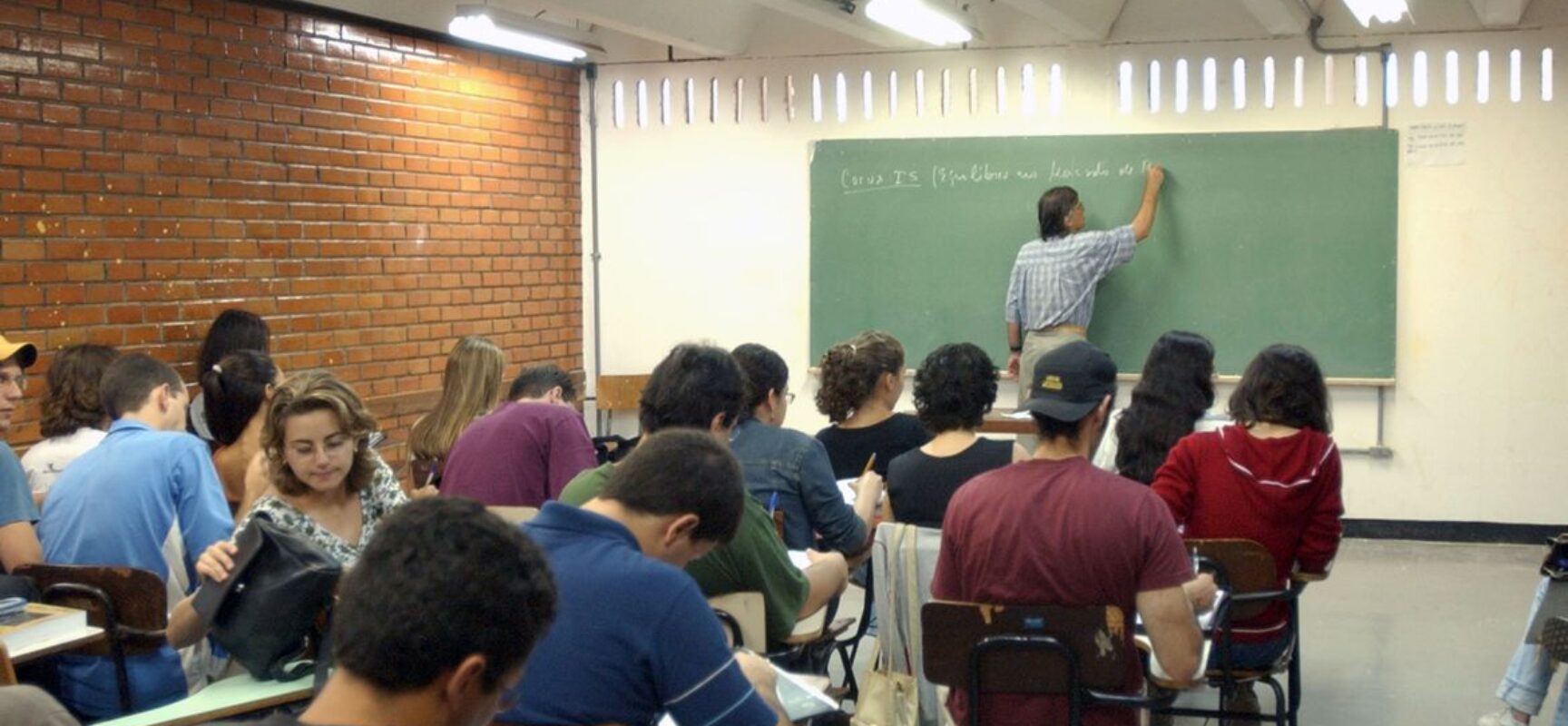 FIES oferecerá 93 mil vagas para financiamento estudantil em 2021