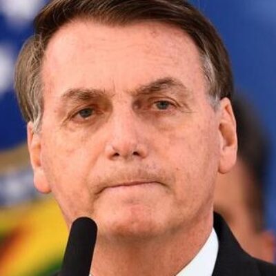 Bolsonaro destaca compromisso com democracia e Constituição
