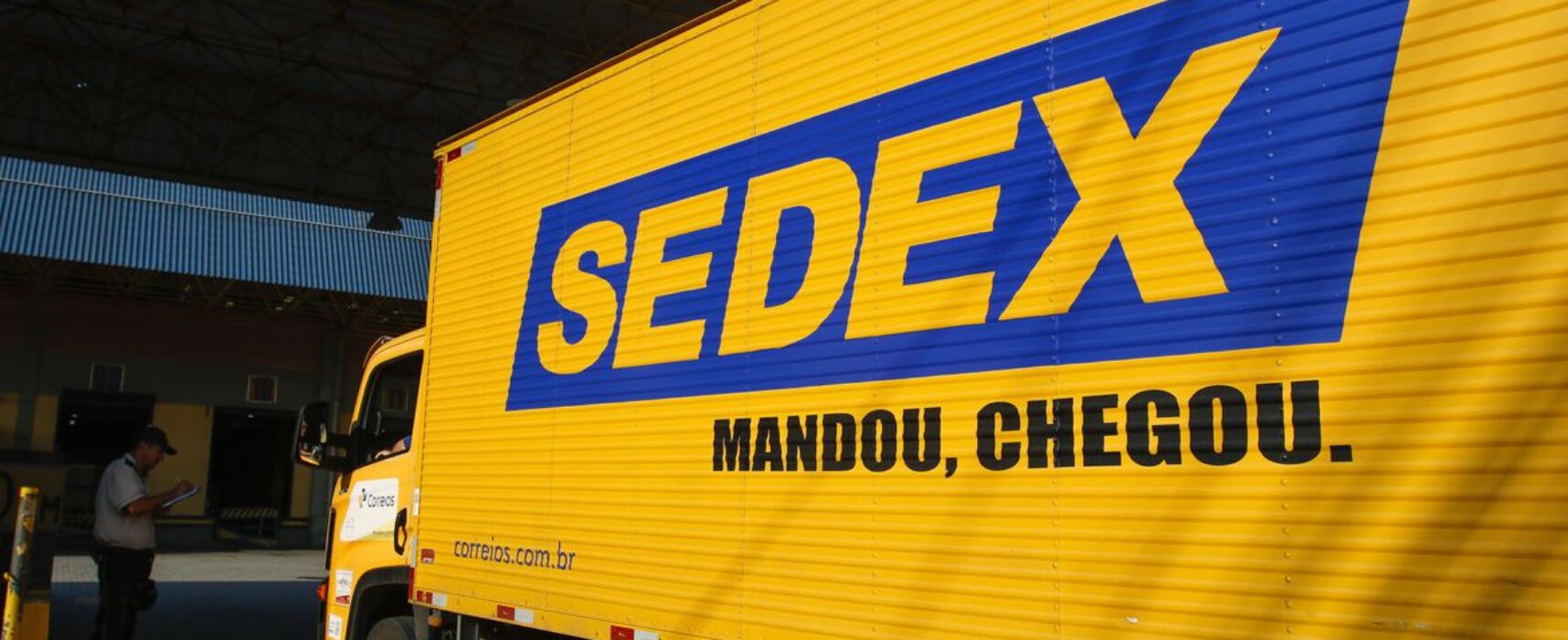 Correios começam a transportar cargas pelo mar