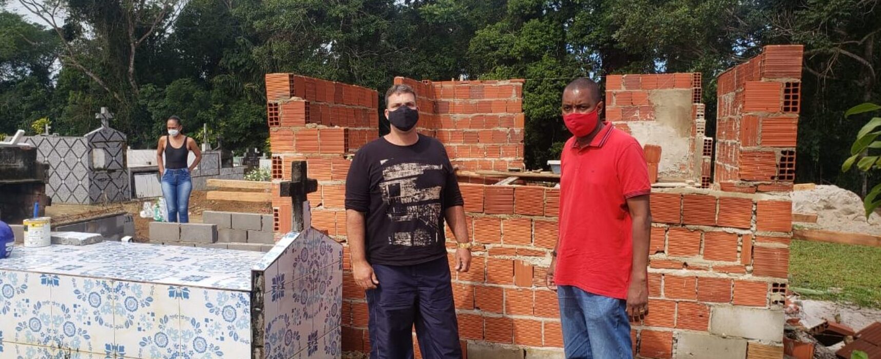 Vereador ‘Escuta’ reivindicou e acompanha construção para servir aos trabalhadores do Cemitério do Couto