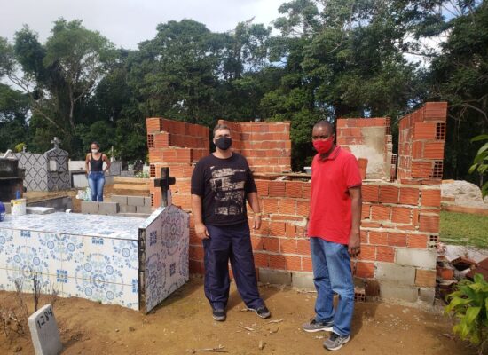 Vereador ‘Escuta’ reivindicou e acompanha construção para servir aos trabalhadores do Cemitério do Couto