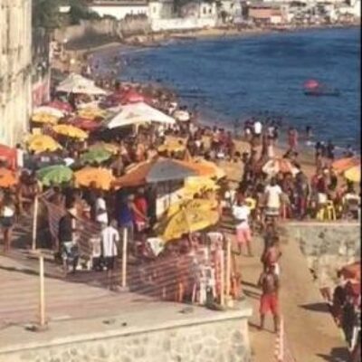 Praias voltarão a ser fechadas em Salvador após banhistas descumprirem protocolos