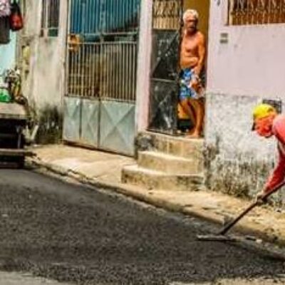 Vereador Luiz Carlos Escuta, PSD, reivindica alfaltamento da Rua Bom Jesus (TV).