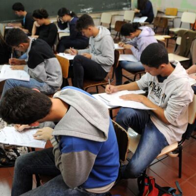 Adiada exigência de nota mínima na redação do Enem para quem tem Fies